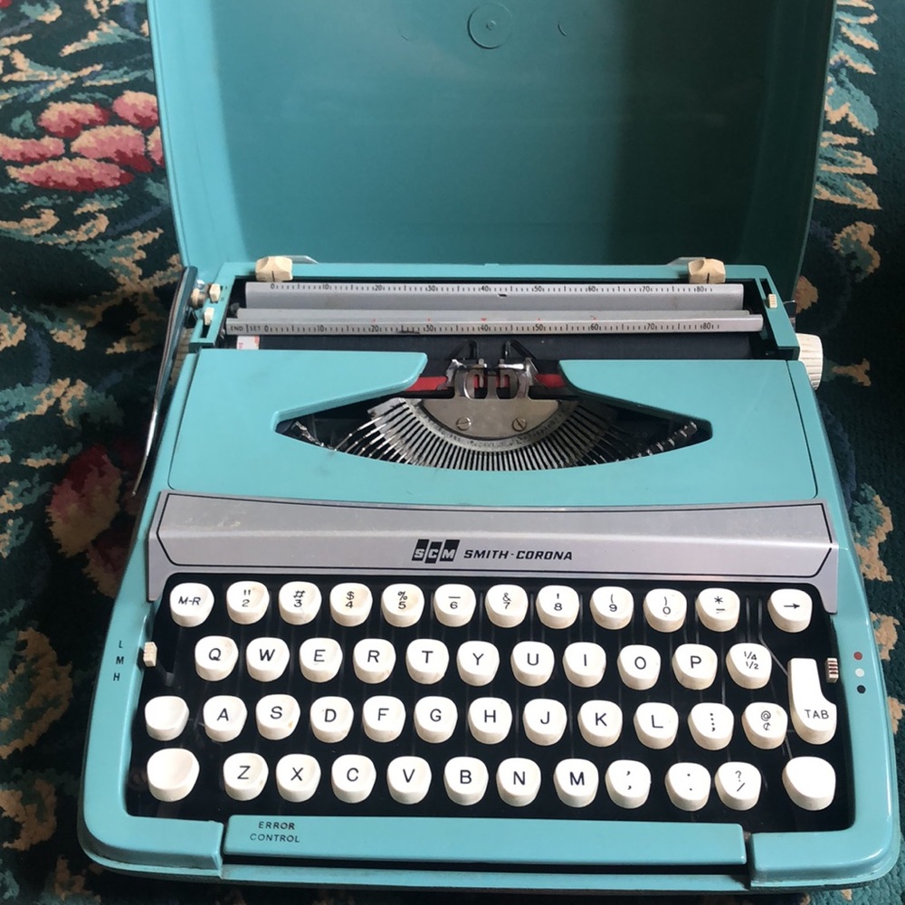Vintage Smith-Corona Corsair Deluxe typewriter - Picture 3 of 16